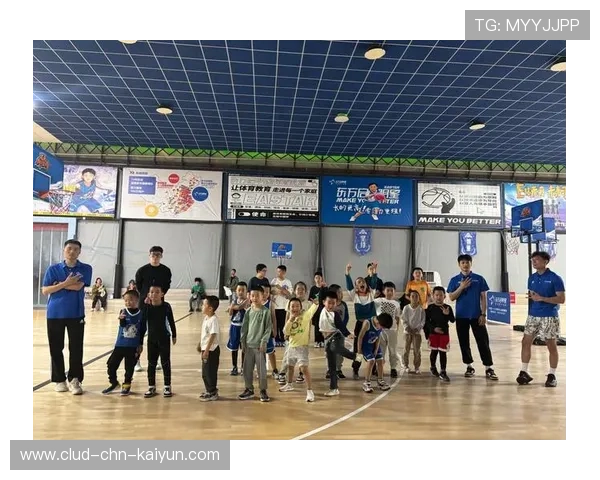 篮球联赛青训营启动教练员互访交流计划提升教学水平，篮球教练训练方案